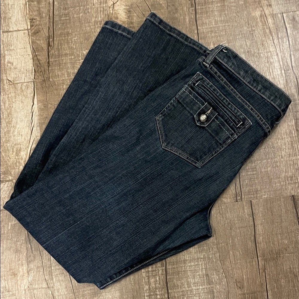Tommy Bahama Indigo Palms Jeans
Women 12R Waist 31” inseam 32”
Katrina